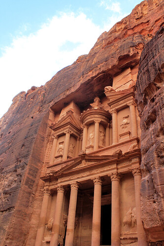Petra-Day-Trip-Lost-City-Glimpse-1000x1500